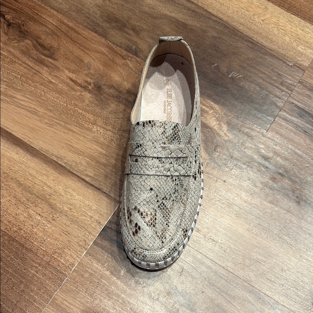 Women’s Snakeskin Loafers by Isle Jacobsen - Picture 4 of 5